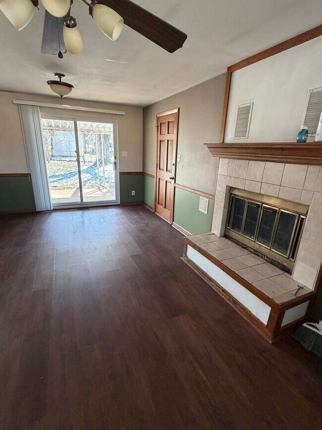 Foto del edificio - Awesome Three Bedroom/Two Bath Home In Rona Hills/Fairborn