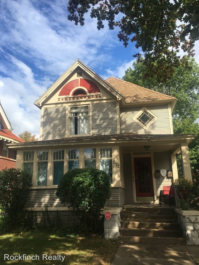 Primary Photo - 572 College Ave SE
