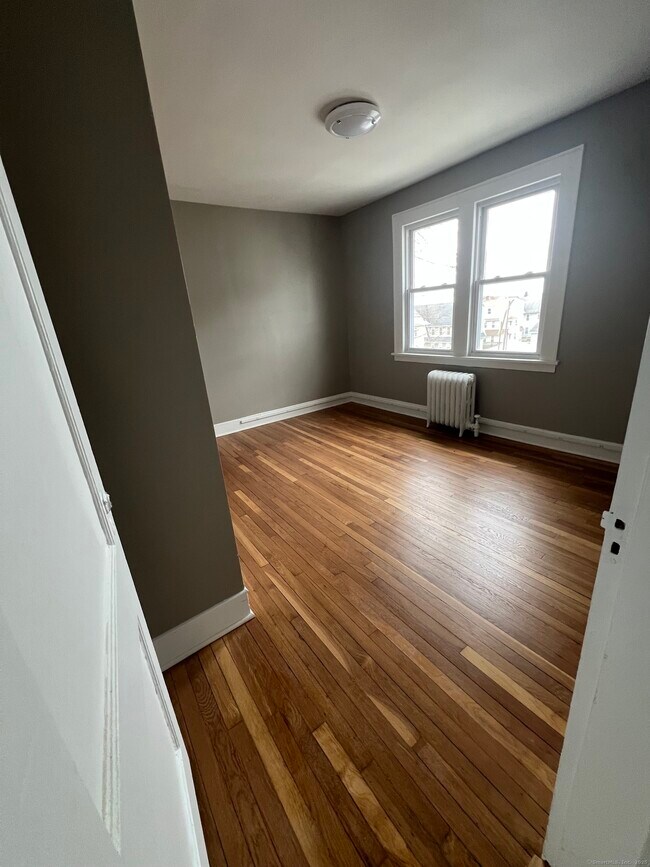 Foto del edificio - 389 Hawley Ave