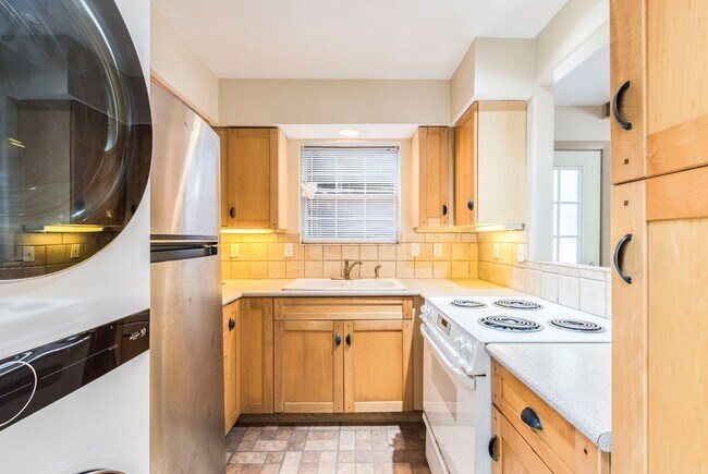 Building Photo - 1502 E 37th St