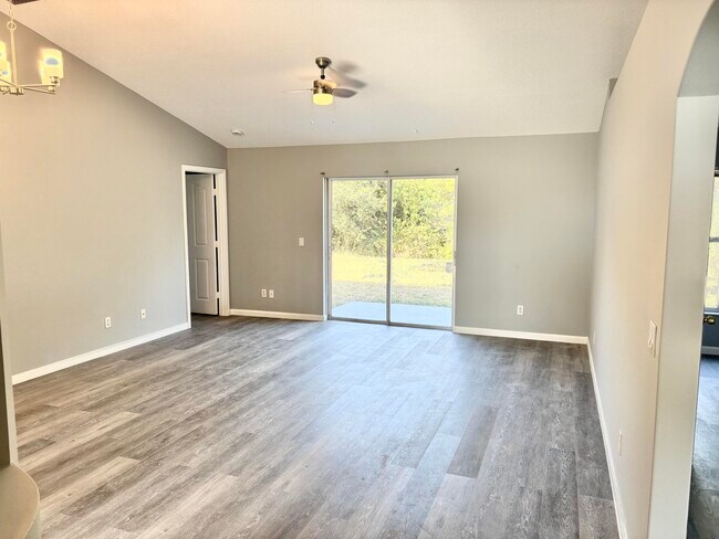 Foto del edificio - 641 SE Delancey Ln