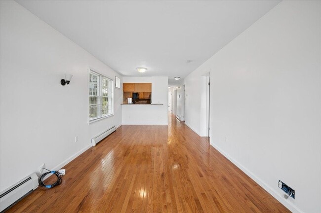 Foto del edificio - 727 Warburton Ave