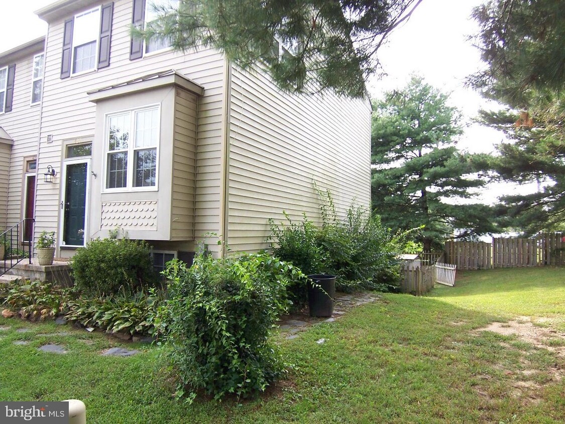 Primary Photo - 4201 Chapelgate Pl