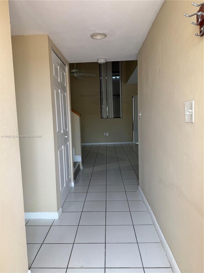 Building Photo - 3208 San Remo Cir