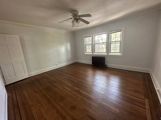 Dining room - 345 Collins Ave