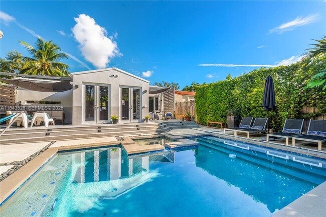 Building Photo - 738 NE 72nd Terrace