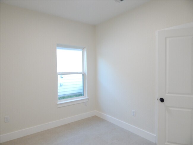 Foto del edificio - 16967 W Juneau St