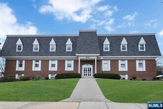Building Photo - 573 Valley Rd