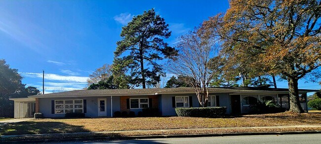 Foto del edificio - Serene 2BR Living in Seagate Near Market Common