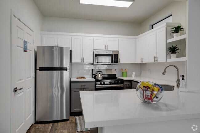 2HAB, 2BA - 961SF - Portola South Mountain