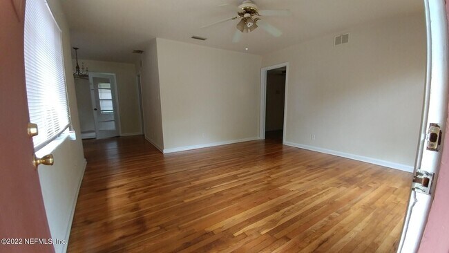 Foto del edificio - 607 Garden Cliff Ct