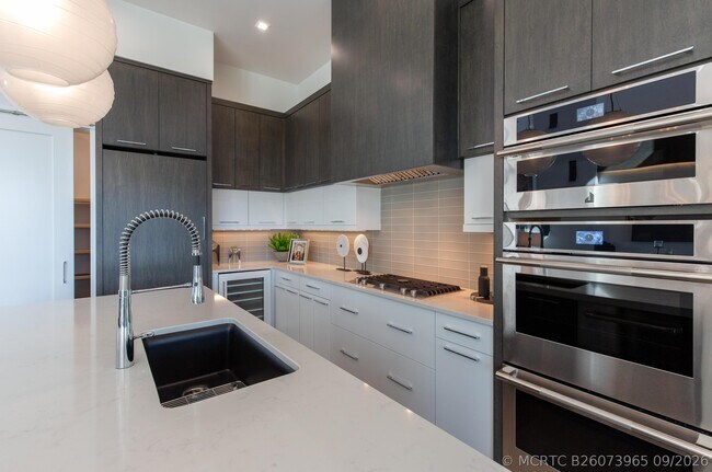 Building Photo - 3032 Blue Cypress Ln