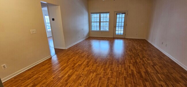 Foto del edificio - 1215 Joyce Ln