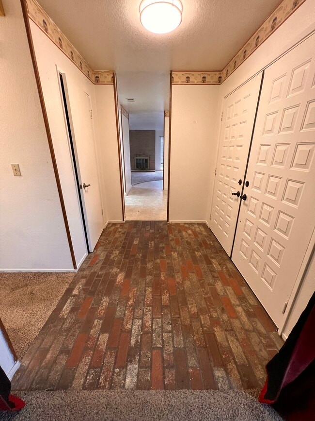 Entry - 9012 Cornwall Dr