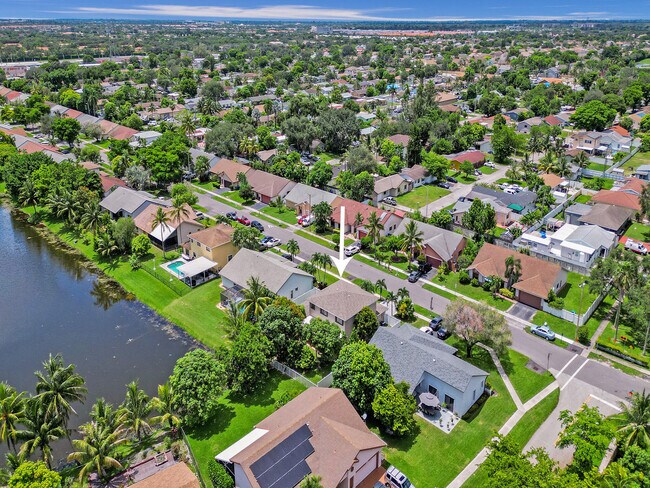 Building Photo - 9610 Dunhill Dr