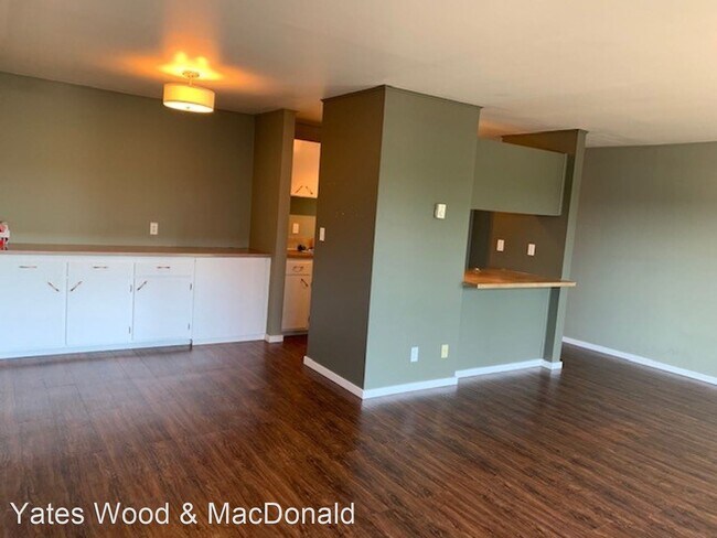 Building Photo - 3119 W Commodore Way