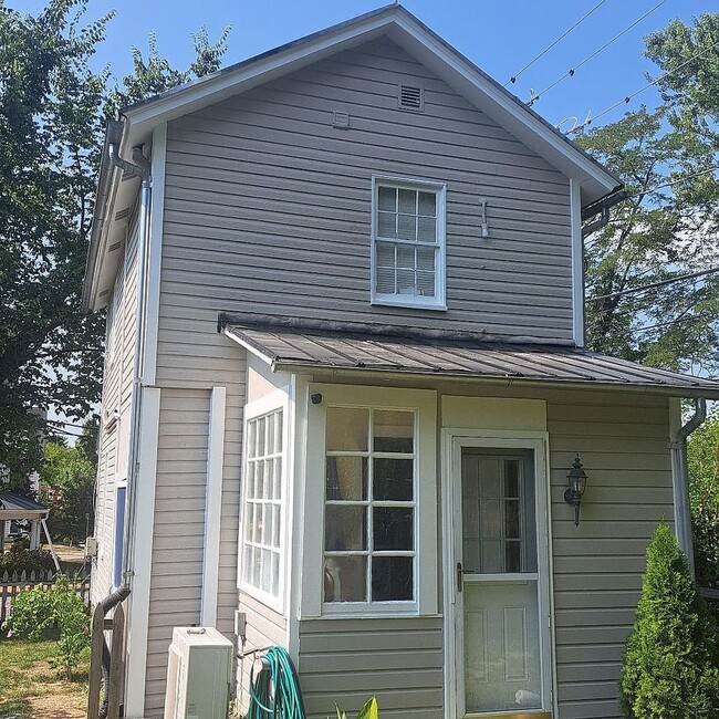 Building Photo - 252 Loudoun St SW
