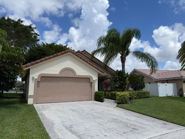 Building Photo - Beautiful Home with Large Great Room!