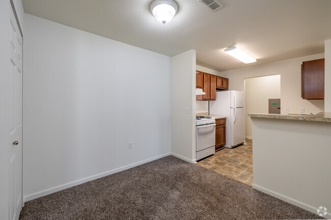 2BR, 2BA - 1,050SF - Dining Room - Cedarshores Apartments