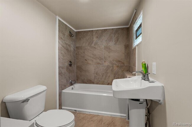 Foto del edificio - 14875 Dolphin St