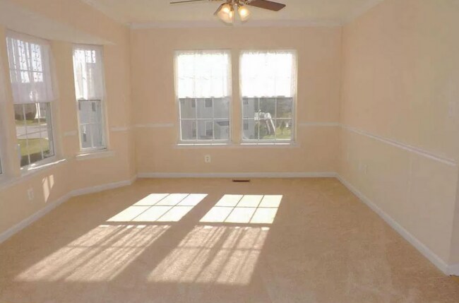 Building Photo - *Available Oct 15!!*  Fabulous Home in Qui...