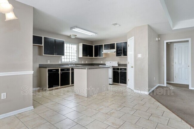 Building Photo - 1011 Woodhill Dr