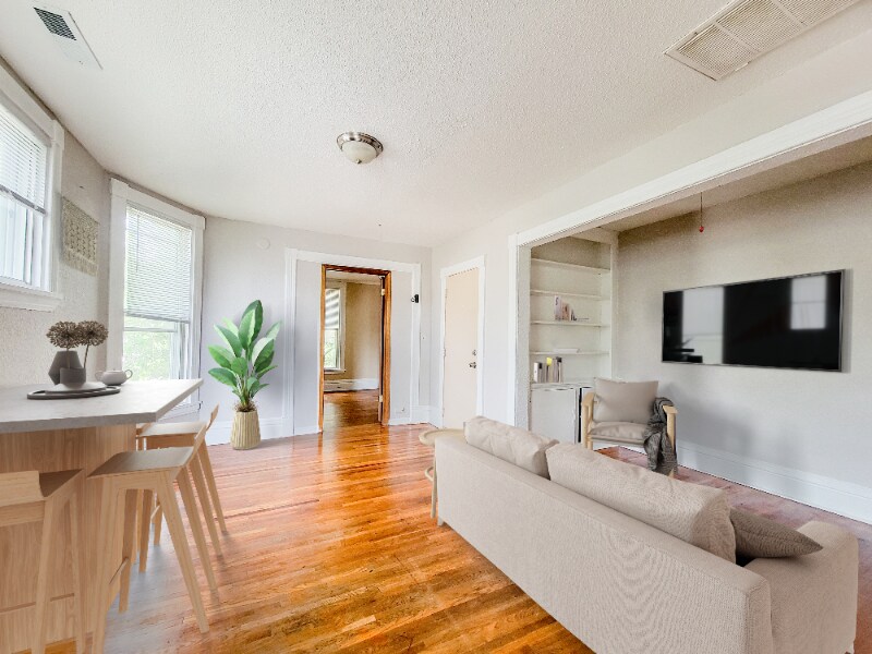 Foto principal - 2640 Fillmore St NE