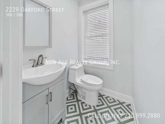 Building Photo - 2229 Oakford St