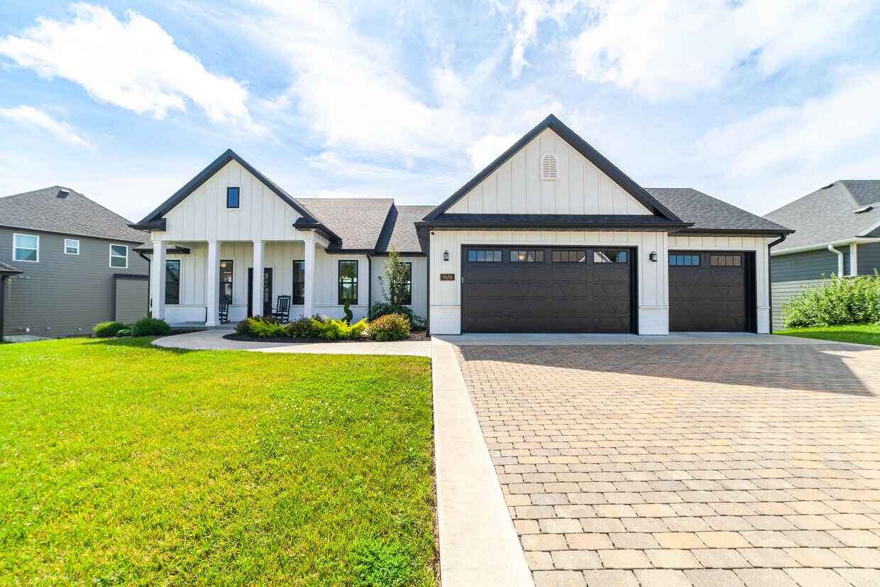 Foto principal - 5656 Ralph Dobbs Way