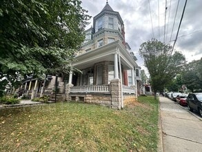 Building Photo - 832 N 5th St