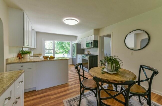 Foto del edificio - 402 E Calumet Rd