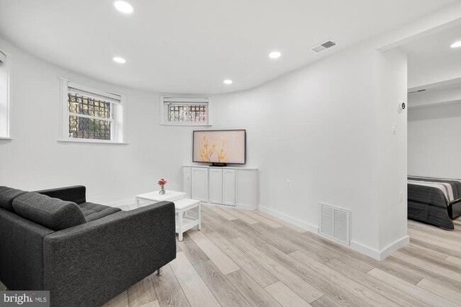 Building Photo - 1821 19th St NW