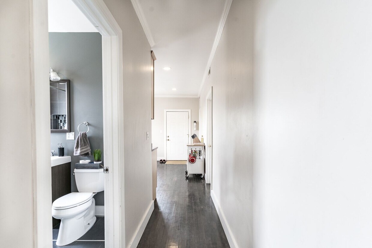 Foto principal - 2310 N Kenneth Ave