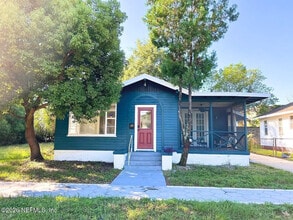 Building Photo - 226 E 15th St