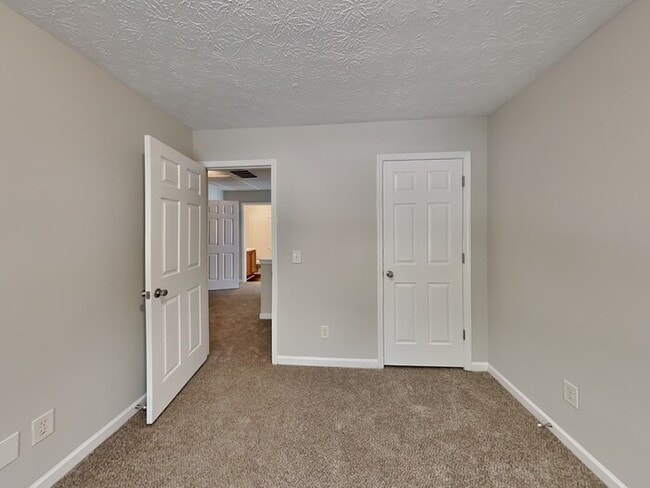 Building Photo - 5731 Bridgeport Ct
