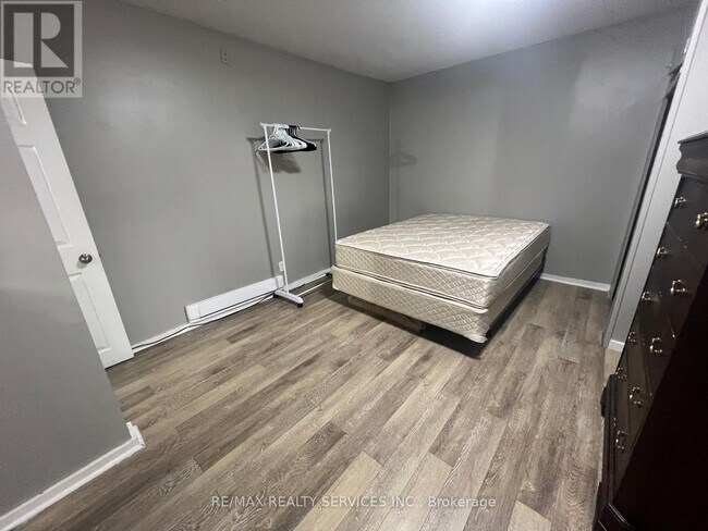 Building Photo - 634041 Hurontario St