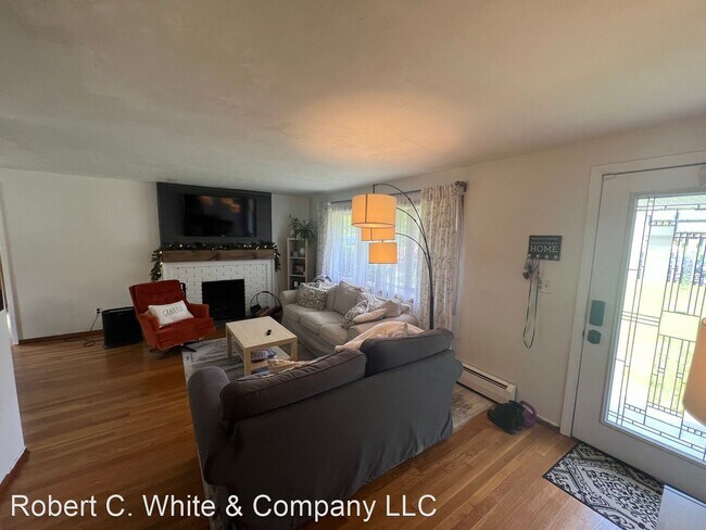 Foto del edificio - 3 br, 1.5 bath House - 16 Norman Road