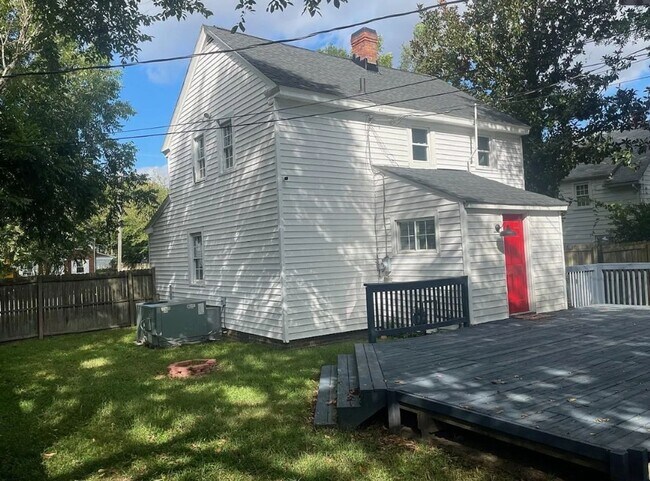 Building Photo - Cozy 3 bedroom 1.5 bath single family  home