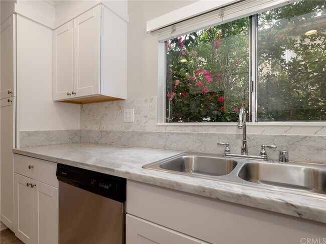 Foto del edificio - 7321 Lennox Ave