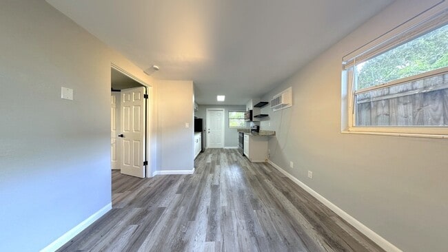 Building Photo - 115 Cleveland Ave SW