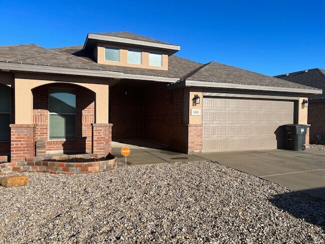 Building Photo - For Lease - 1421 Derrick - Odessa TX
