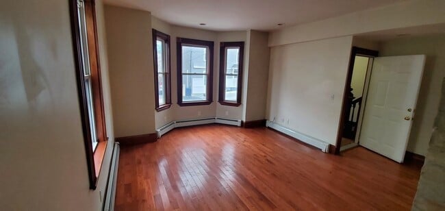 Building Photo - 69 Mozart St