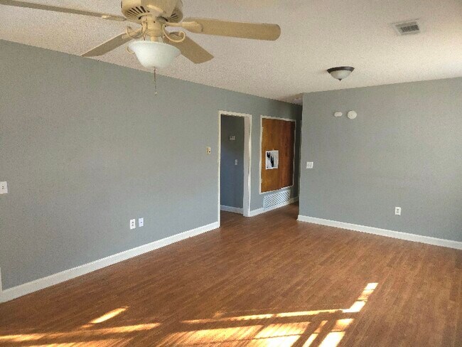 Foto del edificio - 3669 Earl St