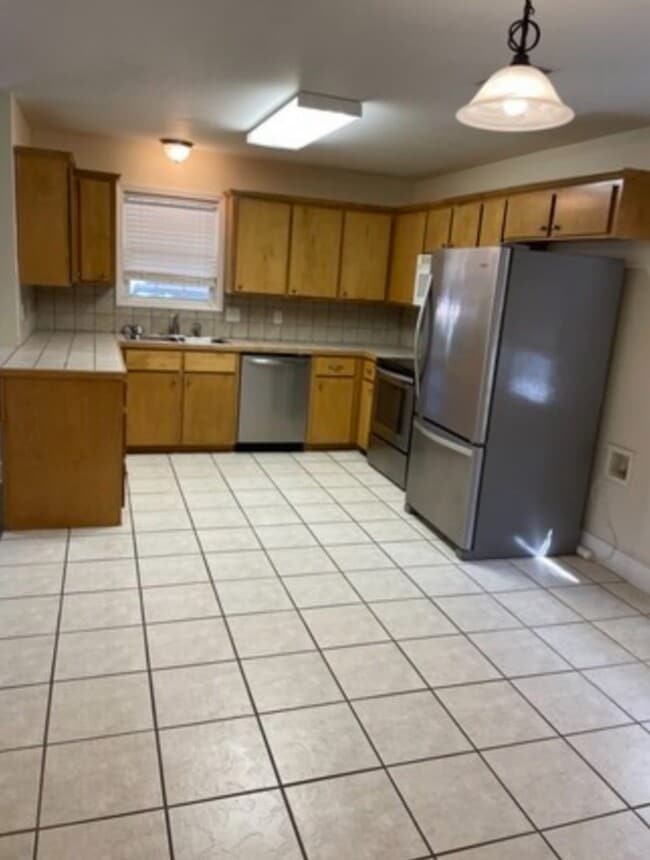 Building Photo - 105 Westchase Dr