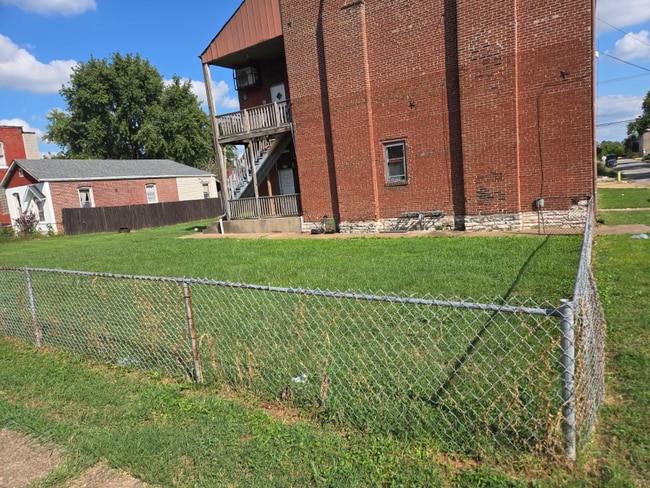 Building Photo - 225 Upton St