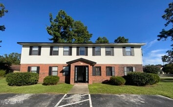 Building Photo - 100 Ravenwood Dr