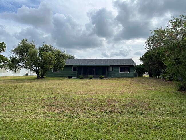 Foto del edificio - 1422 SE Arenson Ln