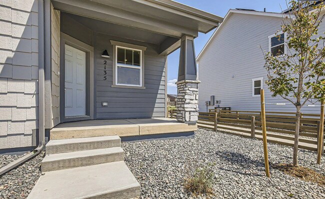 Foto del edificio - Stunning South-Facing Home with Mountain Views & Modern Finishes!