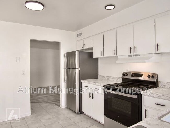 Building Photo - 1102 Elmwood St