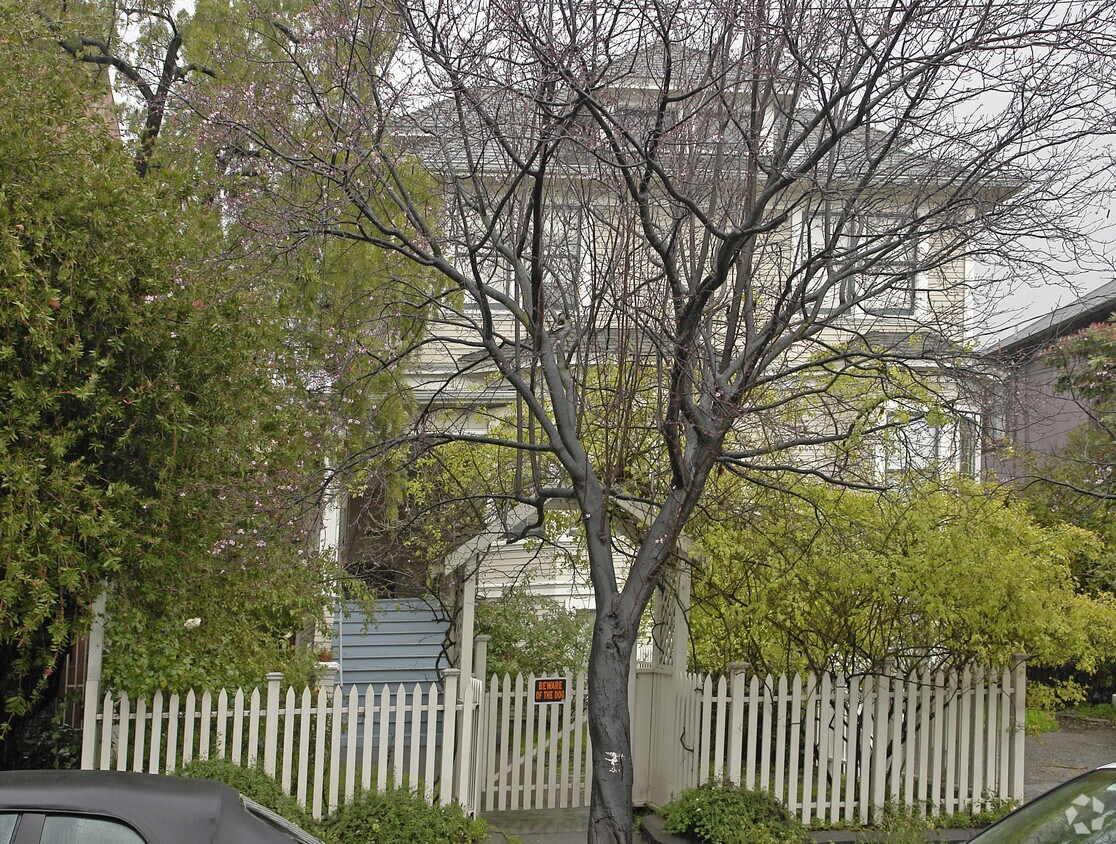 Building Photo - 2535 Hillegass Ave